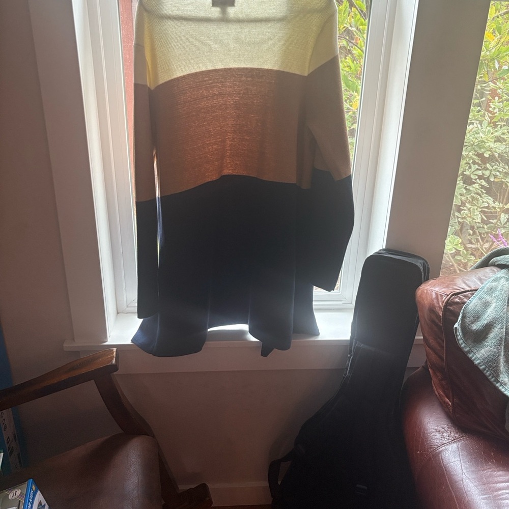 Color Block Sweater - Picture 7 of 7